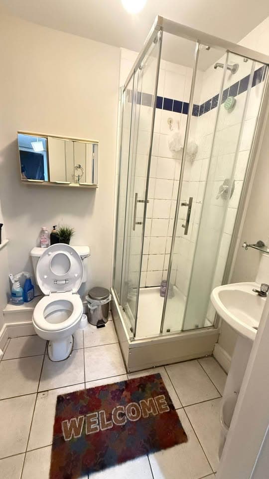 Ensuite room 2BHK 2Bath apartment Ongar